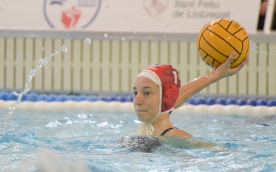 La portera Laura Ester arriba tocada al partit de tornada dels quarts de l'Eurolliga | Roger Benet